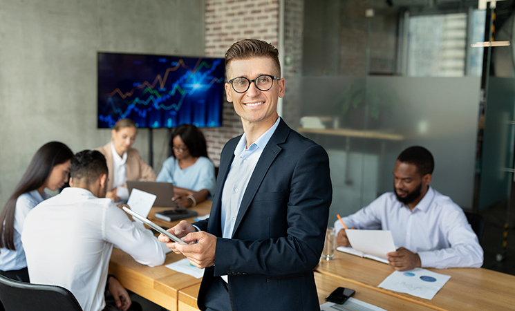 Definición qué es un master broker y su impacto en el mercado